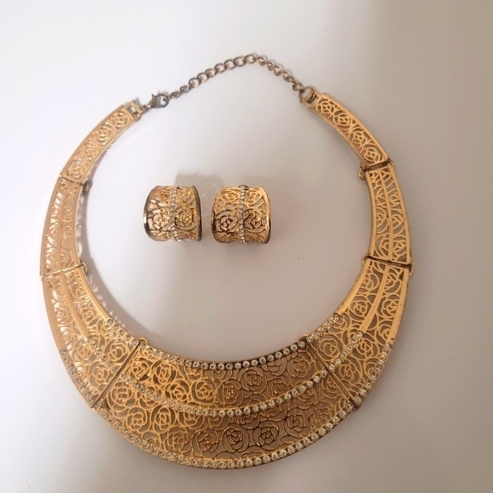 Costume statement jewelry set: Gold necklace, earrings set.